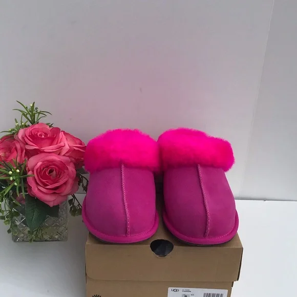 UGG Moraene Slippers - Picture 1 of 12